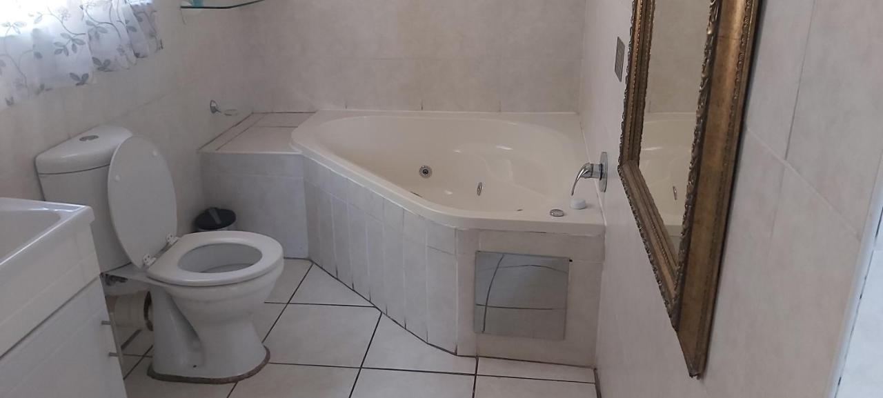 African Elephant Guesthouse 杰米斯顿 外观 照片